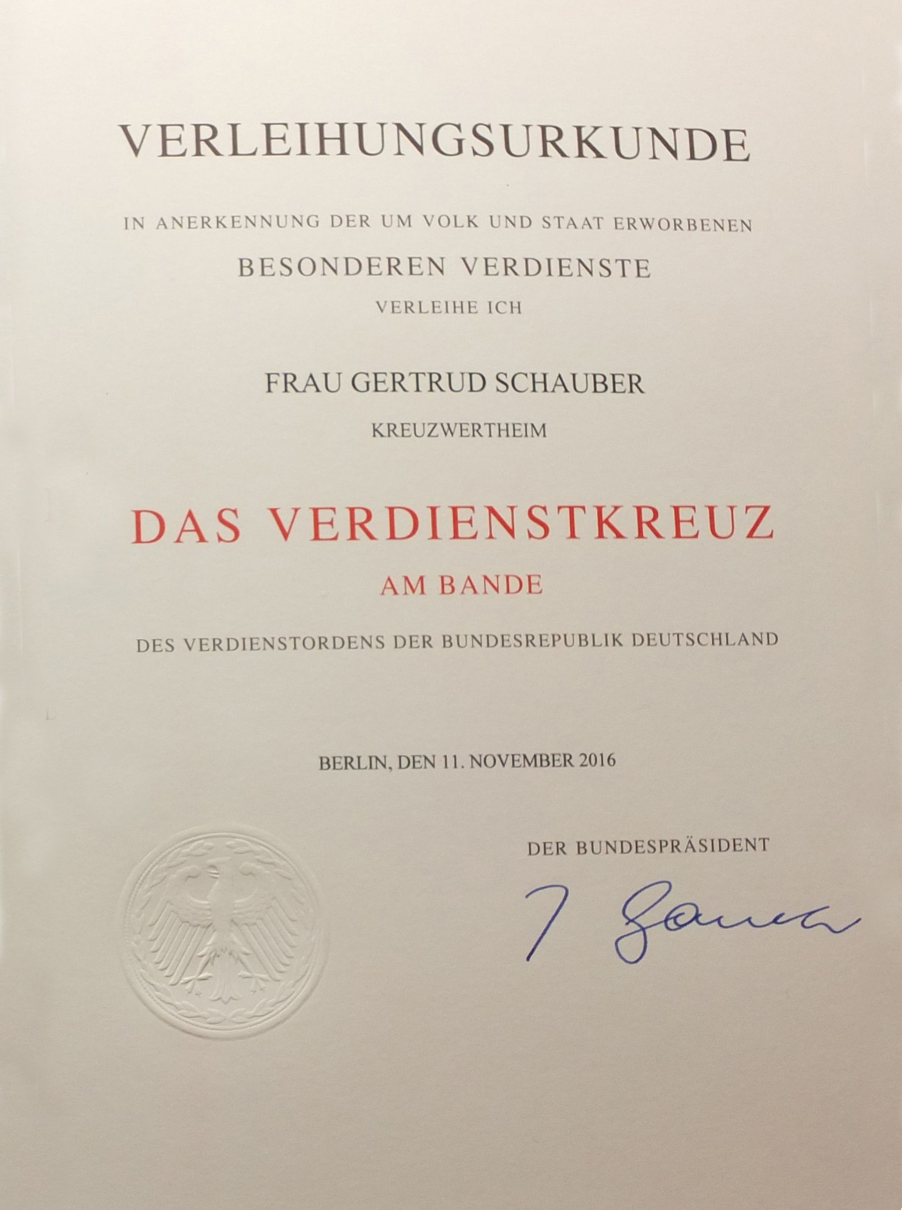 BundesverdienstkreuzamBande